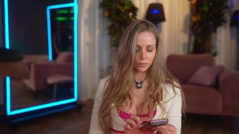 Snapshot of eva_fashionista chatting on May 2026 07:43:01 PM Eva online show from May 2026 07:43:01 PM