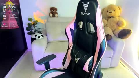 Eva   online show from November 2025 12:22:02 AM