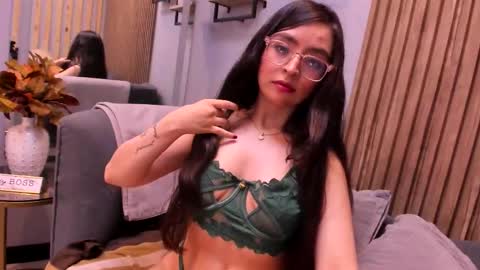 Angelinne online show from November 2025 03:18:02 AM