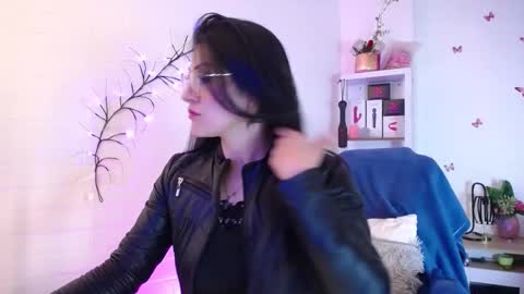 Eva Notty  online show from September 2025 03:23:01 PM