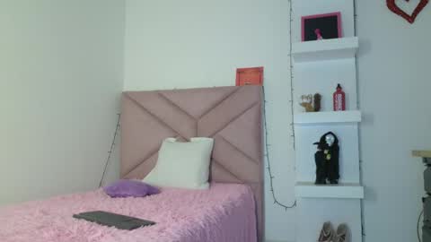 Snapshot of eva_sin18 chatting on May 2026 11:33:02 PM Eva Sin online show from May 2026 11:33:02 PM