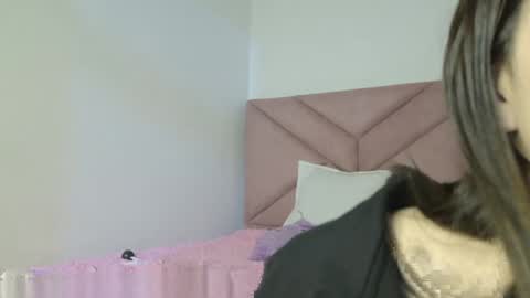 Snapshot of eva_sin18 chatting on May 2026 11:43:02 PM Eva Sin online show from May 2026 11:43:02 PM