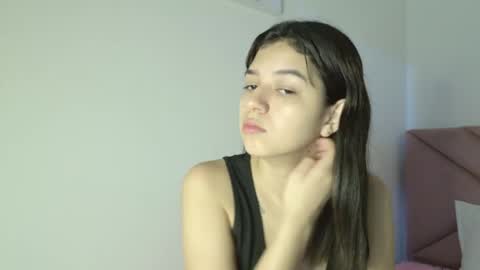 Snapshot of eva_sin18 chatting on May 2026 11:32:01 PM Eva Sin online show from May 2026 11:32:01 PM