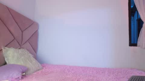 Snapshot of eva_sin18 chatting on May 2026 11:24:02 PM Eva Sin online show from May 2026 11:24:02 PM