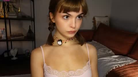 Hello my name is Eva its my first day here online show from October 2025 07:31:02 AM