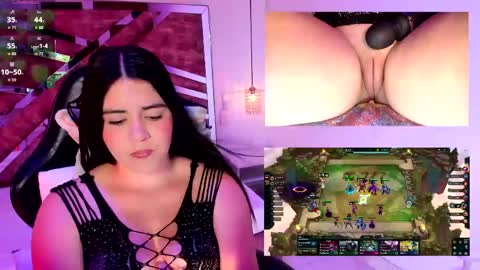 Snapshot of evabloom_ chatting on May 2026 09:13:01 PM EvaBloom online show from May 2026 09:13:01 PM