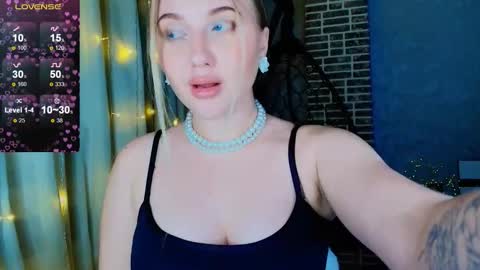 Eva  online show from November 2025 12:04:02 PM