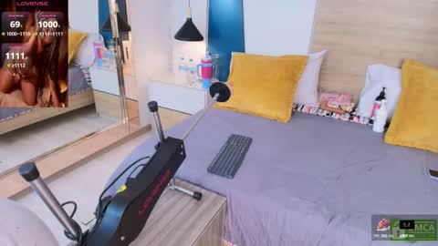 Evadne online show from September 2025 07:02:02 PM