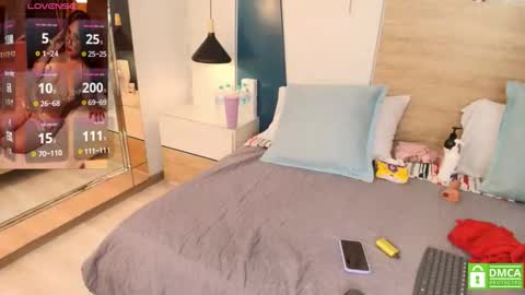 Evadne online show from October 2025 07:48:02 PM