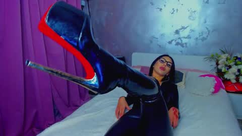 Eva online show from November 2025 08:52:01 PM