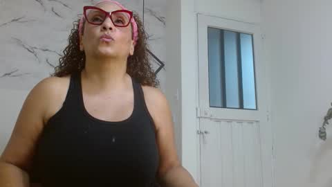 Eva Mills online show from October 2025 05:08:01 PM