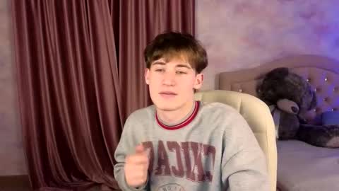 Snapshot of evan__joy chatting on February 2026 09:01:01 PM Evan online show from February 2026 09:01:01 PM