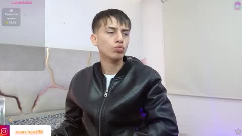 Snapshot of evan_tay chatting on March 2026 03:09:01 AM evan_tay online show from March 2026 03:09:01 AM