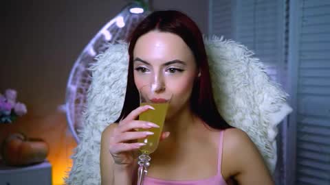 Eva  online show from November 2025 10:17:01 AM