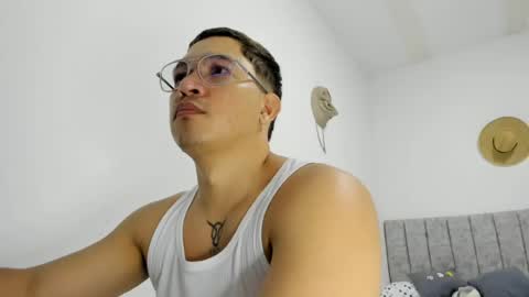 Snapshot of evanss_king chatting on July 2026 06:07:01 AM Mateo and Valerio online show from July 2026 06:07:01 AM