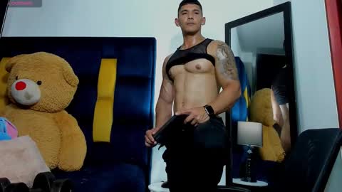   online show from October 2025 04:35:02 AM