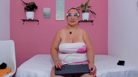 evapalmer_1 online show from September 2025 08:39:01 AM