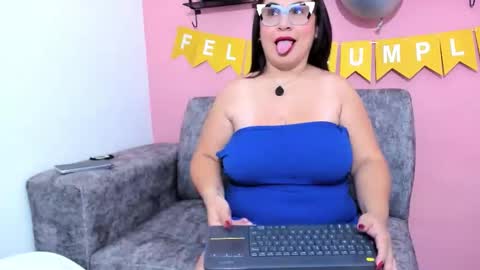 evapalmer_1 online show from October 2025 09:22:01 AM