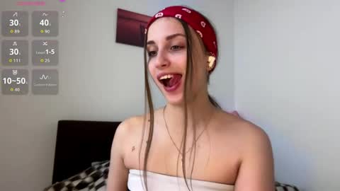 evarenard_ online show from April 2026 07:05:02 PM