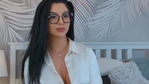 evareyss online show from January 2025 07:56:02 PM