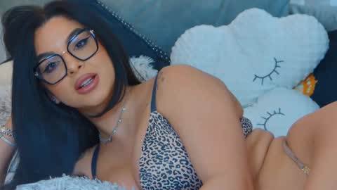 evareyss online show from February 2025 09:53:02 AM