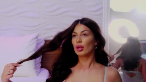 EvaRhea online show from September 2025 03:51:01 AM