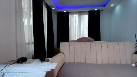 Snapshot of evasweet__ chatting on February 2026 04:04:01 PM EVA LUNA online show from February 2026 04:04:01 PM