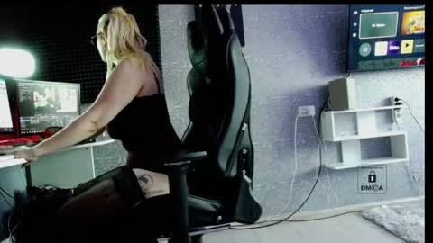 evavibe online show from April 2026 07:11:02 AM