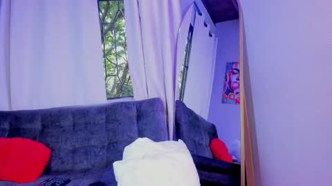 Eva Queen online show from November 2025 07:02:02 PM