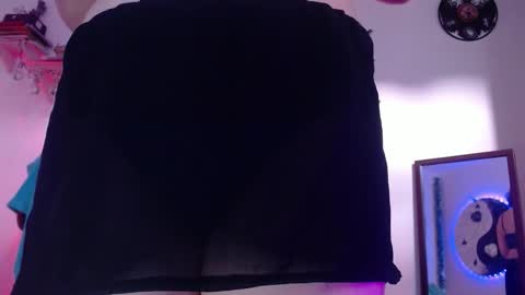 Eve Blue  friends. IG eve blue77 TW EveBlue 1 OF eveblue7 online show from September 2025 10:31:01 PM