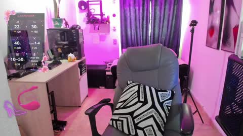 Evee online show from February 2025 04:56:02 PM