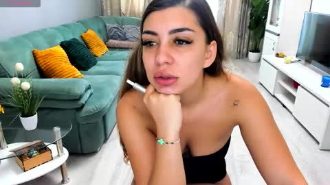 eveeevian online show from September 2025 08:14:02 AM