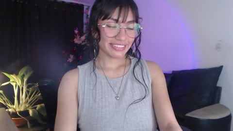 Snapshot of eveelyn_20 chatting on December 2024 05:52:02 AM Kissed by an angel IG evee lyn20 online show from December 2024 05:52:02 AM