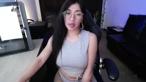 Snapshot of eveelyn_20 chatting on February 2025 06:00:01 AM Kissed by an angel IG evee lyn20 online show from February 2025 06:00:01 AM