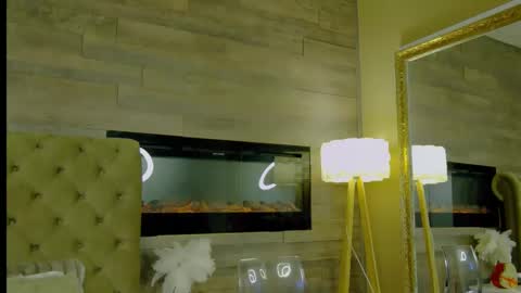 EveHamilton online show from December 2024 08:18:01 PM