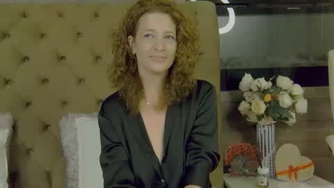 EveHamilton online show from September 2025 06:20:01 PM