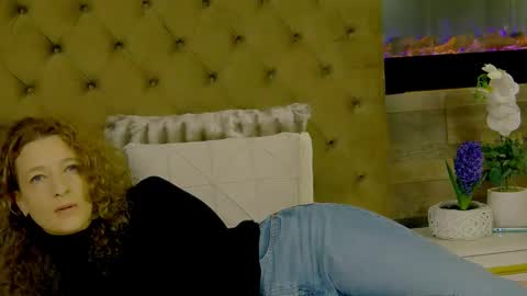 Snapshot of evehamilton chatting on February 2026 08:30:01 PM EveHamilton online show from February 2026 08:30:01 PM