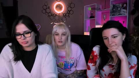 evelina online show from November 2025 08:31:01 PM