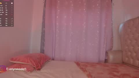 evelyn evelyn online show from December 2024 04:46:02 PM