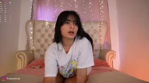 Snapshot of evelyn_evelyn chatting on February 2026 06:27:01 PM evelyn evelyn online show from February 2026 06:27:01 PM