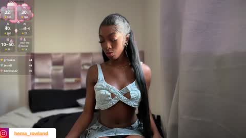 E V E L Y N  online show from January 2025 12:31:01 PM