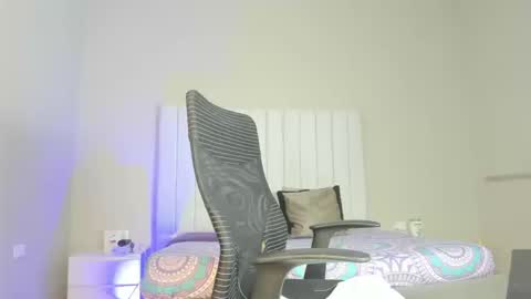 evelyn_jones__ online show from September 2025 04:12:02 AM