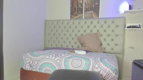 evelyn_jones__ online show from September 2025 02:43:01 PM