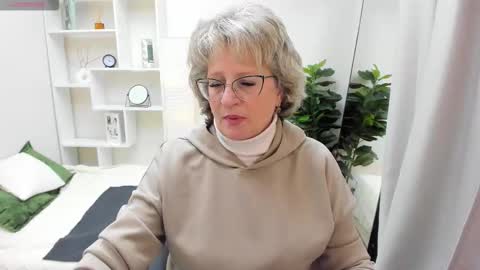 Snapshot of evelynblissful chatting on September 2025 05:10:02 AM Evelyn online show from September 2025 05:10:02 AM