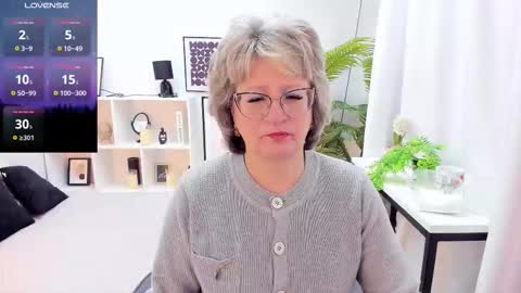 Snapshot of evelynblissful chatting on November 2025 05:13:02 AM Evelyn online show from November 2025 05:13:02 AM