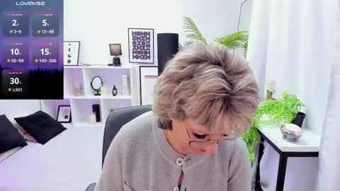 Snapshot of evelynblissful chatting on November 2025 05:17:02 AM Evelyn online show from November 2025 05:17:02 AM