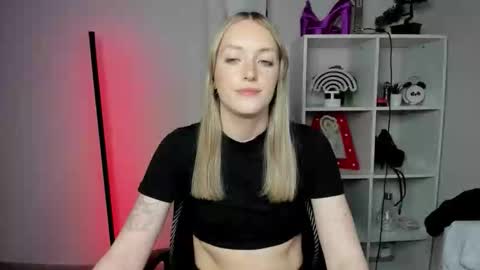 Snapshot of evelynblond chatting on March 2026 07:21:02 PM evelynblond online show from March 2026 07:21:02 PM