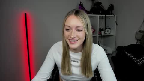 evelynblond online show from April 2026 03:18:02 PM