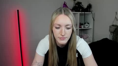 evelynblond online show from April 2026 12:39:01 PM
