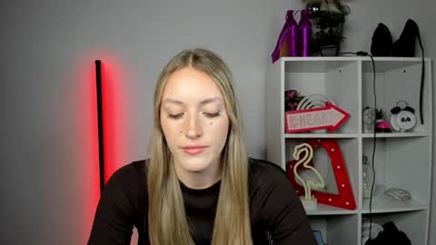 evelynblond online show from May 2026 12:44:01 PM